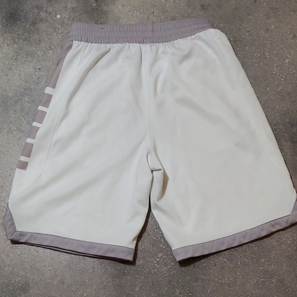 Nike Short - Picture 3 of 5